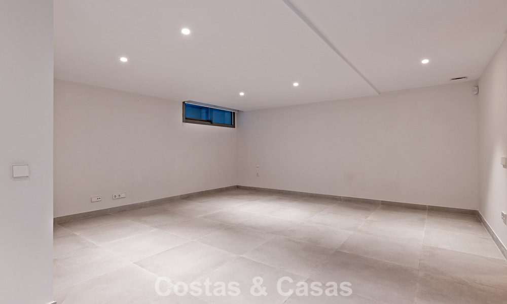 Moderne halfvrijstaande villa te koop dicht bij voorzieningen in Guadalmina en San Pedro centrum, Marbella 799890