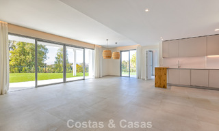 Moderne halfvrijstaande villa te koop dicht bij voorzieningen in Guadalmina en San Pedro centrum, Marbella 799892 