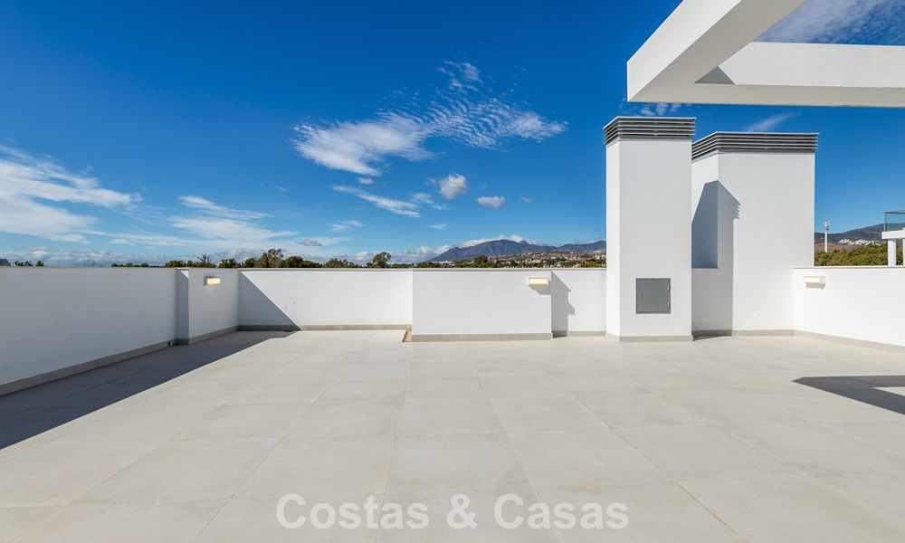 Moderne halfvrijstaande villa te koop dicht bij voorzieningen in Guadalmina en San Pedro centrum, Marbella 799901