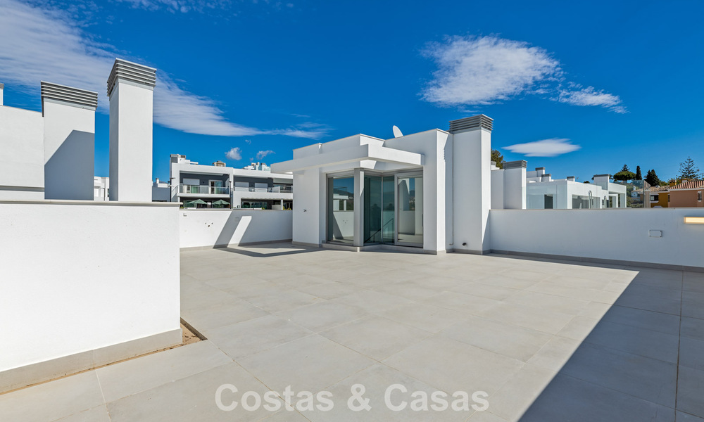 Moderne halfvrijstaande villa te koop dicht bij voorzieningen in Guadalmina en San Pedro centrum, Marbella 799902
