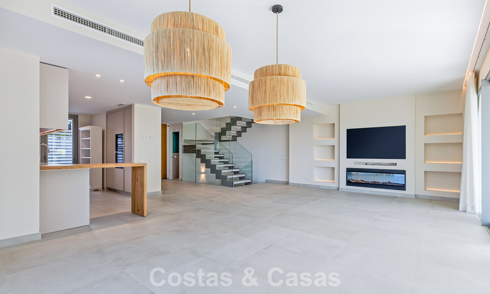 Moderne halfvrijstaande villa te koop dicht bij voorzieningen in Guadalmina en San Pedro centrum, Marbella 799913