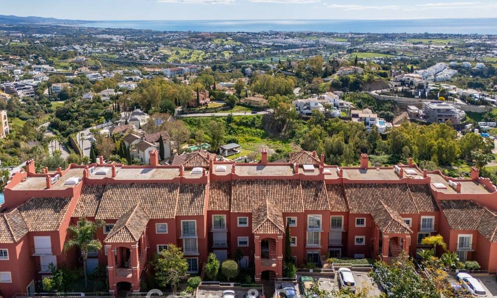 Hoogwaardig gerenoveerd penthouse met spectaculair zeezicht te koop in Marbella - Benahavis 800036