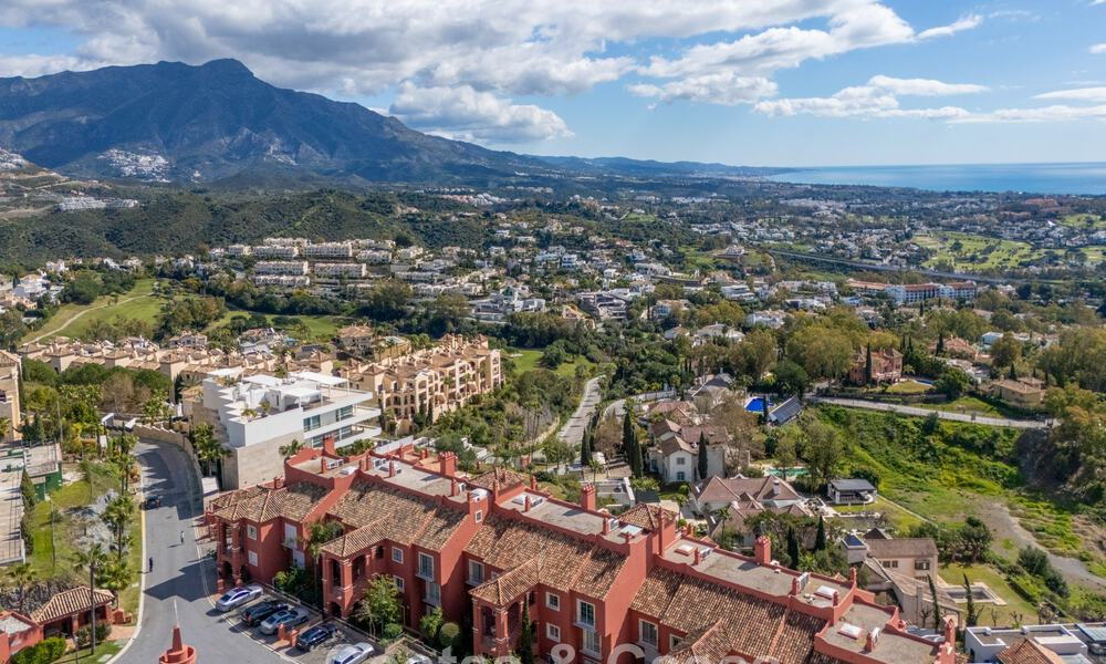 Hoogwaardig gerenoveerd penthouse met spectaculair zeezicht te koop in Marbella - Benahavis 800038
