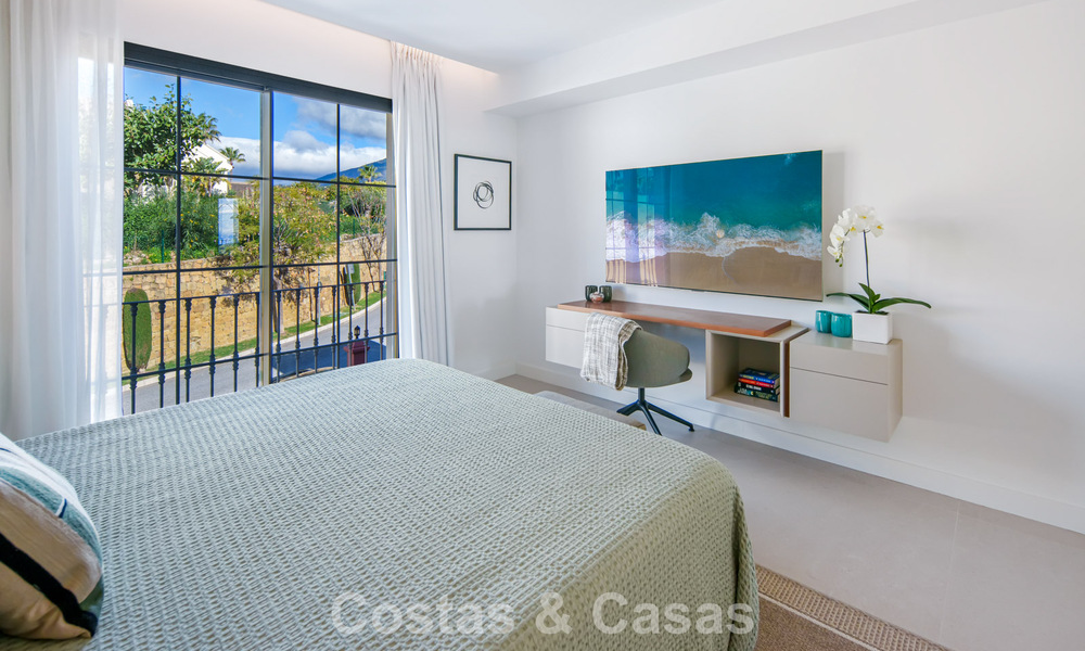 Hoogwaardig gerenoveerd penthouse met spectaculair zeezicht te koop in Marbella - Benahavis 800042