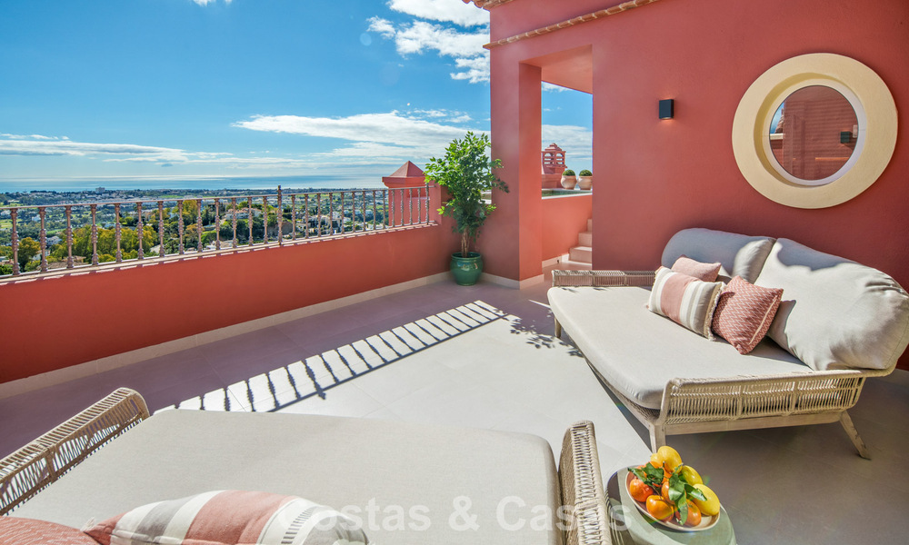 Hoogwaardig gerenoveerd penthouse met spectaculair zeezicht te koop in Marbella - Benahavis 800061