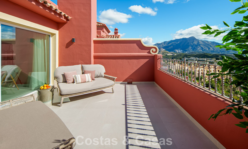 Hoogwaardig gerenoveerd penthouse met spectaculair zeezicht te koop in Marbella - Benahavis 800063