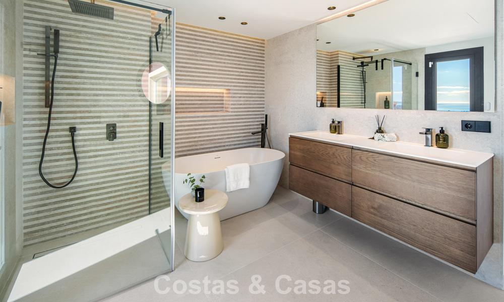 Hoogwaardig gerenoveerd penthouse met spectaculair zeezicht te koop in Marbella - Benahavis 800069