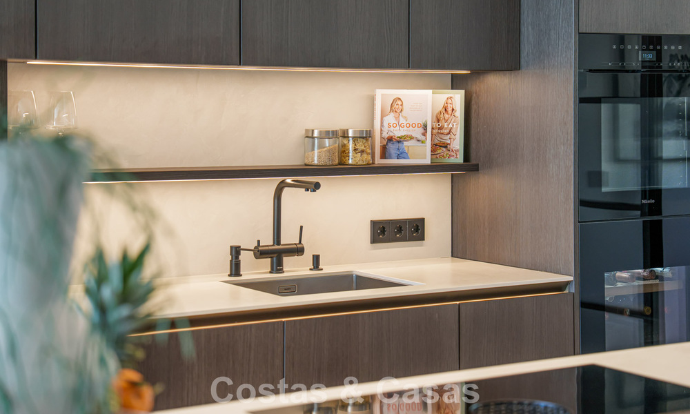 Hoogwaardig gerenoveerd penthouse met spectaculair zeezicht te koop in Marbella - Benahavis 800075