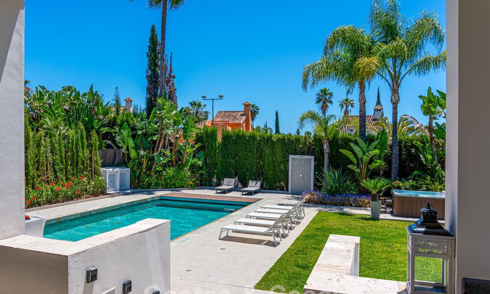 Luxueuze villa met entertainment-level en gastenverblijf te koop in Nueva Andalucía, Marbella 800018