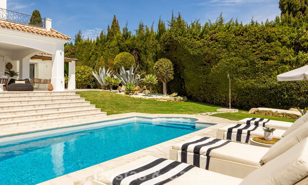 Prachtig, eigentijds gerenoveerde, Andalusische villa met panoramisch zeezicht te koop in Sotogrande, Costa del Sol 799878