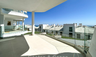 Instapklare, moderne luxewoningen te koop met zeezicht in een resort-stijl complex in Fuengirola, Costa del Sol 799926 