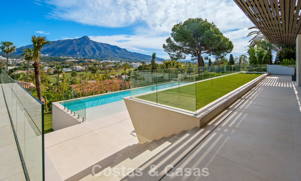 Hedendaagse design villa met panoramisch uitzicht te koop in Nueva Andalucia’s golfvallei, Marbella 800172
