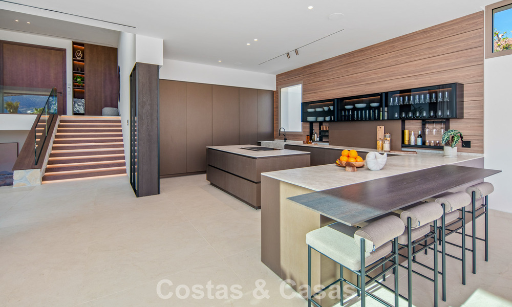 Hedendaagse design villa met panoramisch uitzicht te koop in Nueva Andalucia’s golfvallei, Marbella 800173