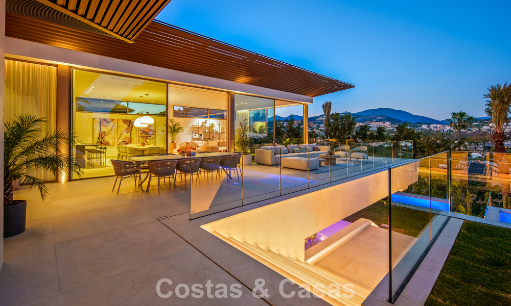 Hedendaagse design villa met panoramisch uitzicht te koop in Nueva Andalucia’s golfvallei, Marbella 800191