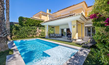 Gerenoveerde, halfvrijstaande villa te koop met zeezicht aan de golfbaan ten Oosten van Marbella 800237