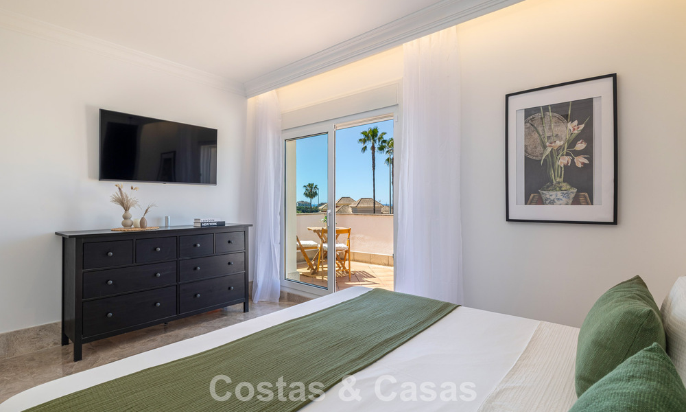 Gerenoveerde, halfvrijstaande villa te koop met zeezicht aan de golfbaan ten Oosten van Marbella 800244