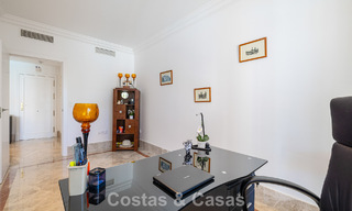 Gerenoveerde, halfvrijstaande villa te koop met zeezicht aan de golfbaan ten Oosten van Marbella 800252 