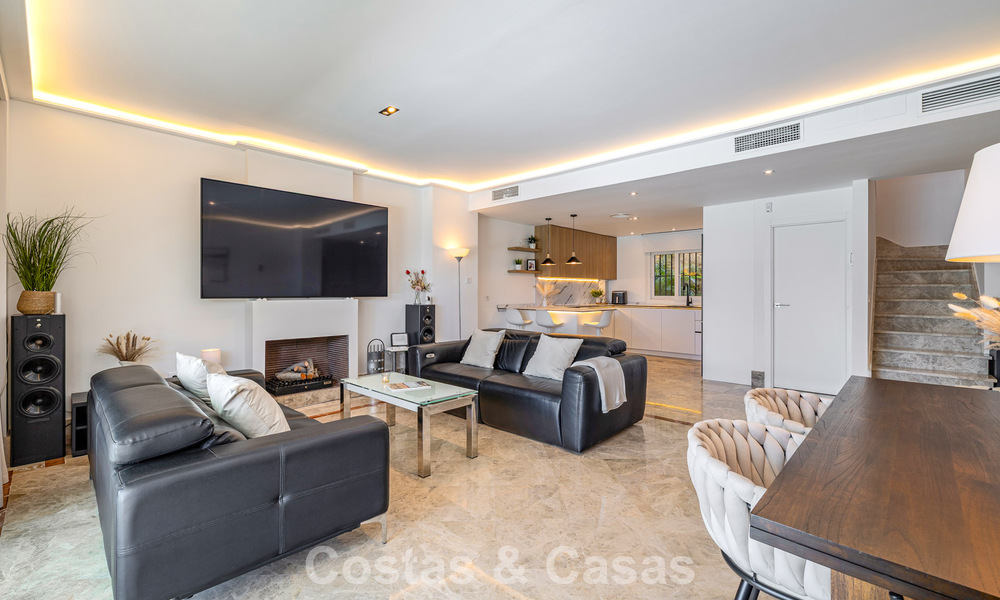 Gerenoveerde, halfvrijstaande villa te koop met zeezicht aan de golfbaan ten Oosten van Marbella 800260
