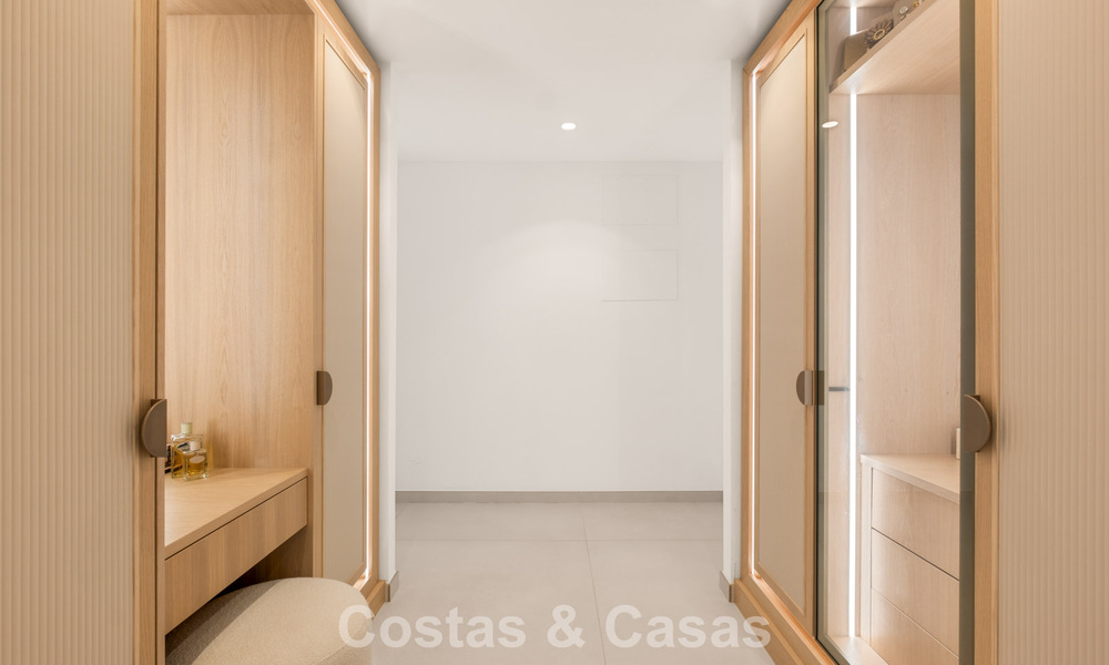 Moderne luxevilla met eigentijdse bouwstijl te koop met panoramisch uitzicht in de heuvels van Marbella Oost 800272
