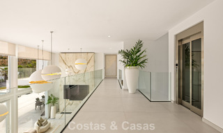 Moderne luxevilla met eigentijdse bouwstijl te koop met panoramisch uitzicht in de heuvels van Marbella Oost 800276 