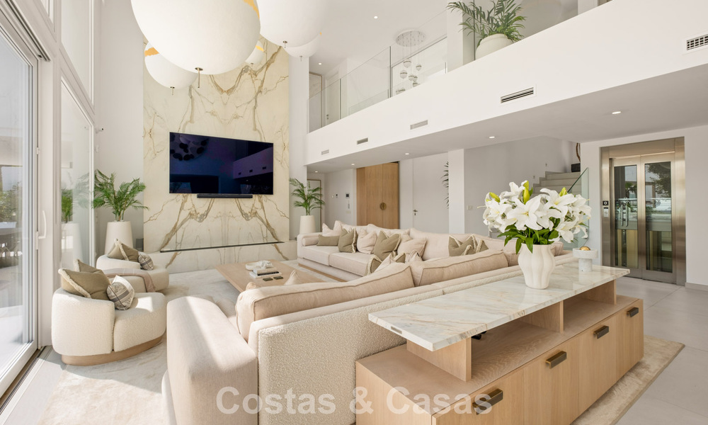 Moderne luxevilla met eigentijdse bouwstijl te koop met panoramisch uitzicht in de heuvels van Marbella Oost 800284