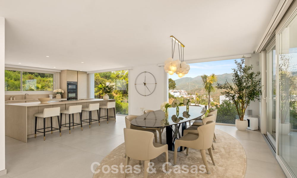 Moderne luxevilla met eigentijdse bouwstijl te koop met panoramisch uitzicht in de heuvels van Marbella Oost 800286