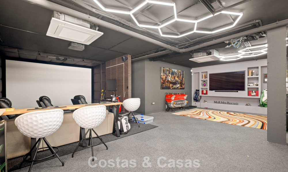 Moderne luxevilla met eigentijdse bouwstijl te koop met panoramisch uitzicht in de heuvels van Marbella Oost 800292