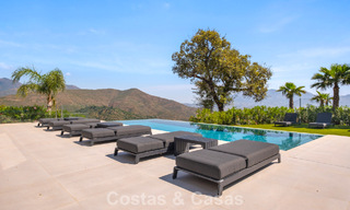Moderne luxevilla met eigentijdse bouwstijl te koop met panoramisch uitzicht in de heuvels van Marbella Oost 800309 