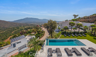 Moderne luxevilla met eigentijdse bouwstijl te koop met panoramisch uitzicht in de heuvels van Marbella Oost 800322 
