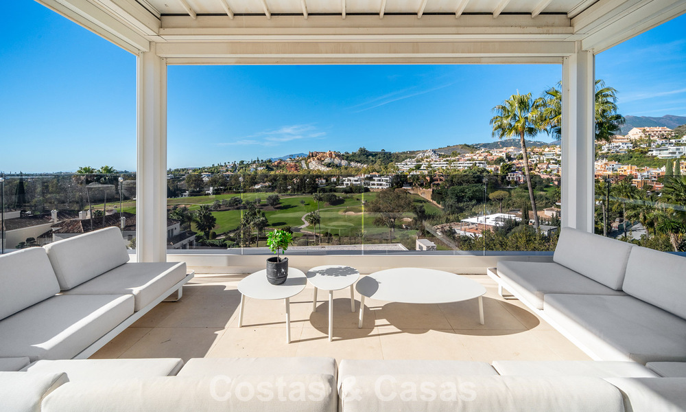 Gesofisticeerde luxevilla te koop met panoramisch uitzicht in Nueva Andalucia’s begeerde golfvallei, Marbella 800325