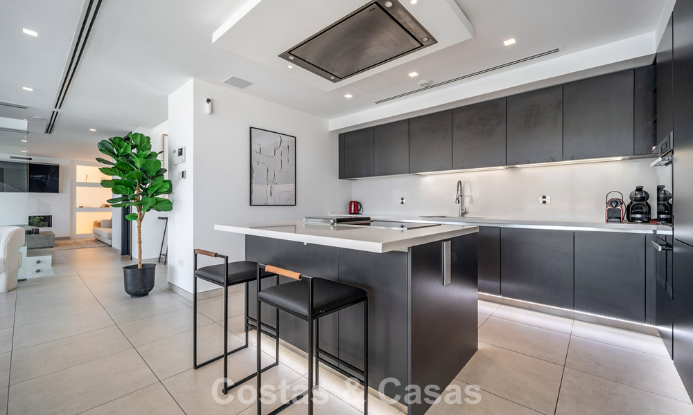 Gesofisticeerde luxevilla te koop met panoramisch uitzicht in Nueva Andalucia’s begeerde golfvallei, Marbella 800328