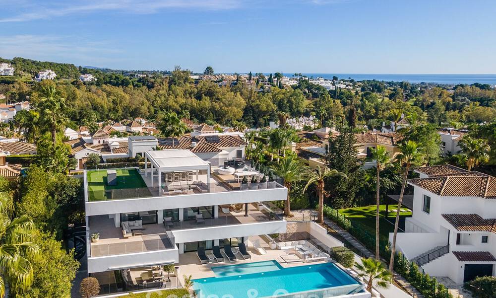 Gesofisticeerde luxevilla te koop met panoramisch uitzicht in Nueva Andalucia’s begeerde golfvallei, Marbella 800332
