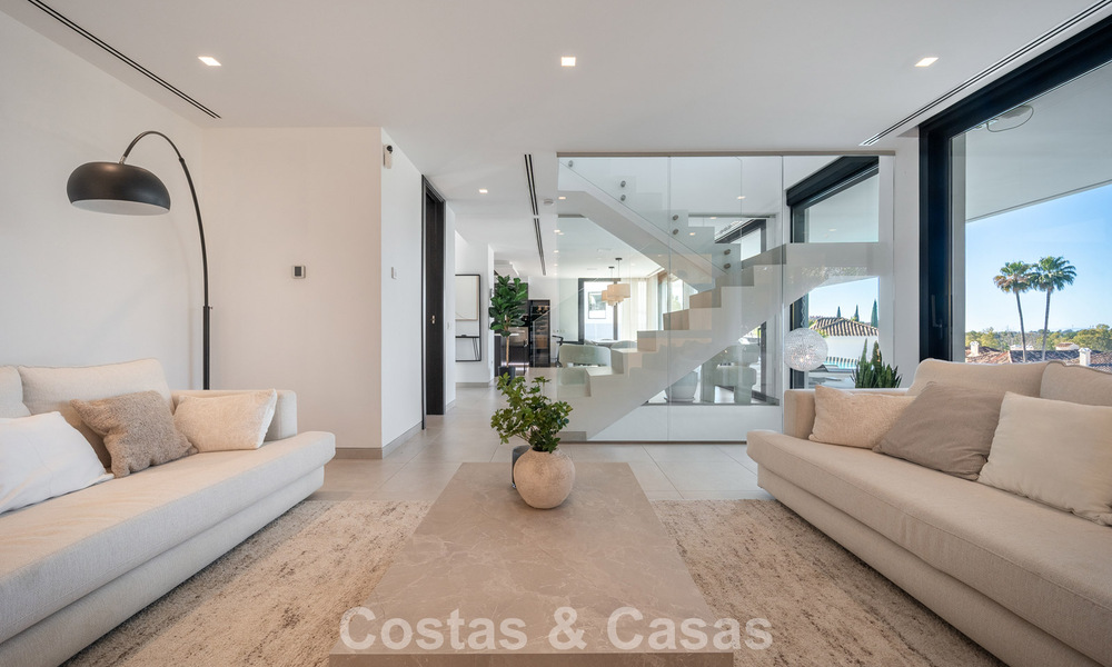 Gesofisticeerde luxevilla te koop met panoramisch uitzicht in Nueva Andalucia’s begeerde golfvallei, Marbella 800335