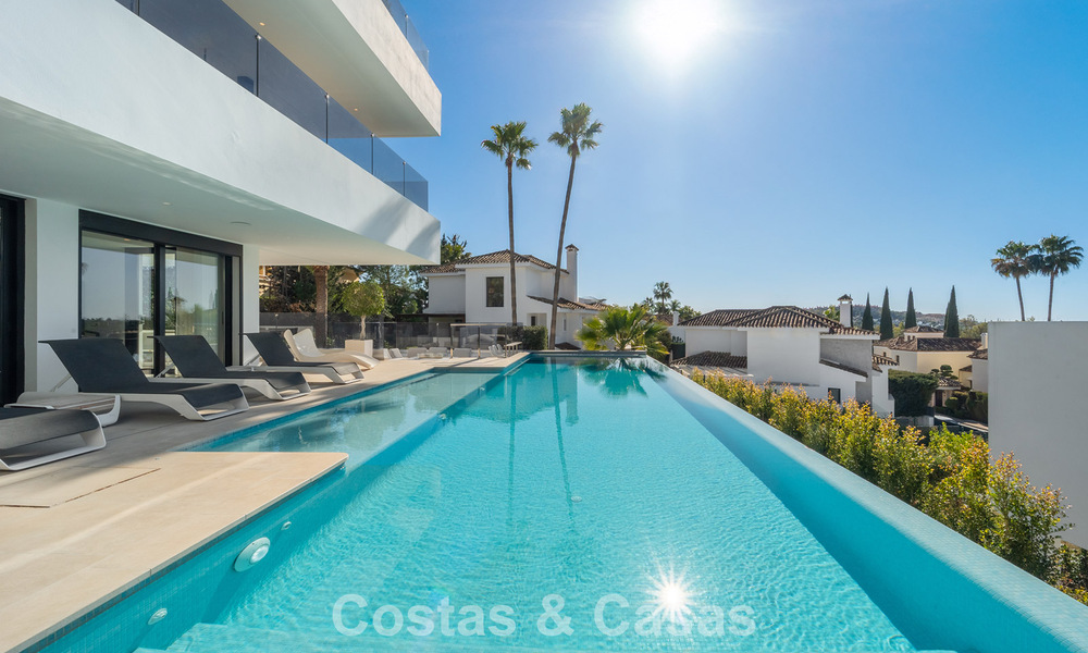 Gesofisticeerde luxevilla te koop met panoramisch uitzicht in Nueva Andalucia’s begeerde golfvallei, Marbella 800339