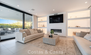 Gesofisticeerde luxevilla te koop met panoramisch uitzicht in Nueva Andalucia’s begeerde golfvallei, Marbella 800342 