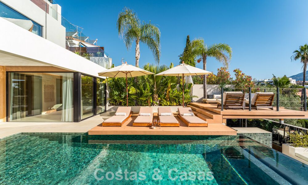 Modern, gerenoveerd luxevilla met prachtig uitzicht te koop in Nueva Andalucia, Marbella 800350
