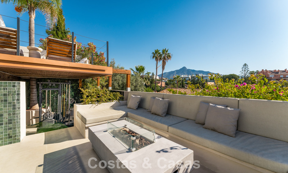 Modern, gerenoveerd luxevilla met prachtig uitzicht te koop in Nueva Andalucia, Marbella 800357