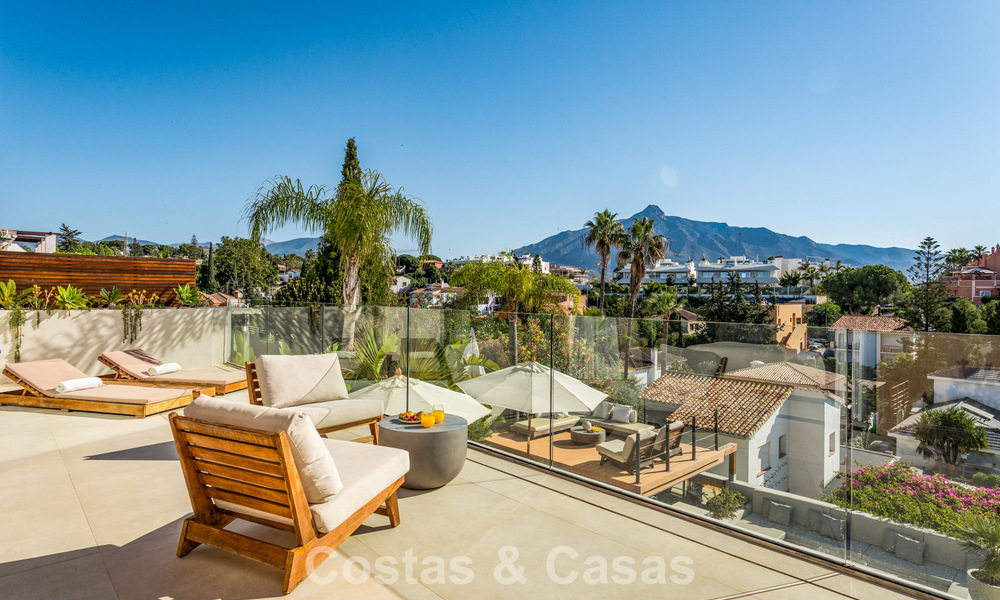 Modern, gerenoveerd luxevilla met prachtig uitzicht te koop in Nueva Andalucia, Marbella 800359