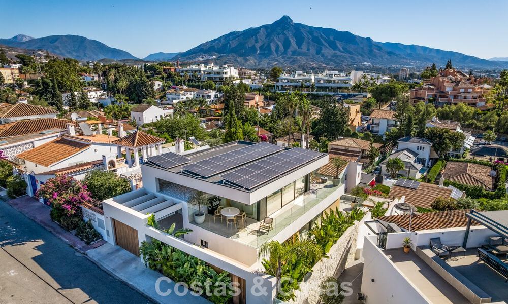Modern, gerenoveerd luxevilla met prachtig uitzicht te koop in Nueva Andalucia, Marbella 800368