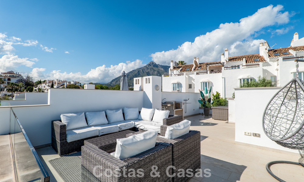 Luxueus townhouse te koop vlakbij Puente Romano, Marbella’s Golden Mile 800389