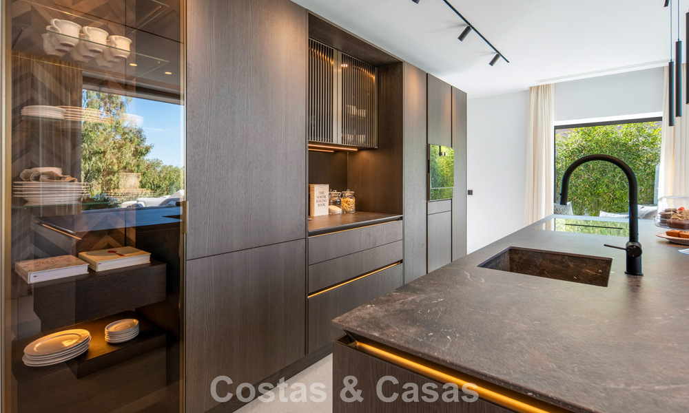 Moderne mediterrane luxevilla te koop in een afgeschermde community in Marbella - Benahavis 800401