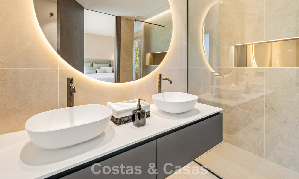 Moderne mediterrane luxevilla te koop in een afgeschermde community in Marbella - Benahavis 800429