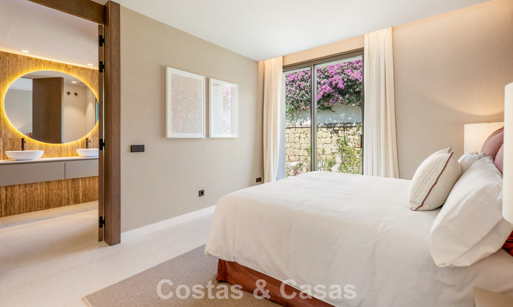 Moderne mediterrane luxevilla te koop in een afgeschermde community in Marbella - Benahavis 800431