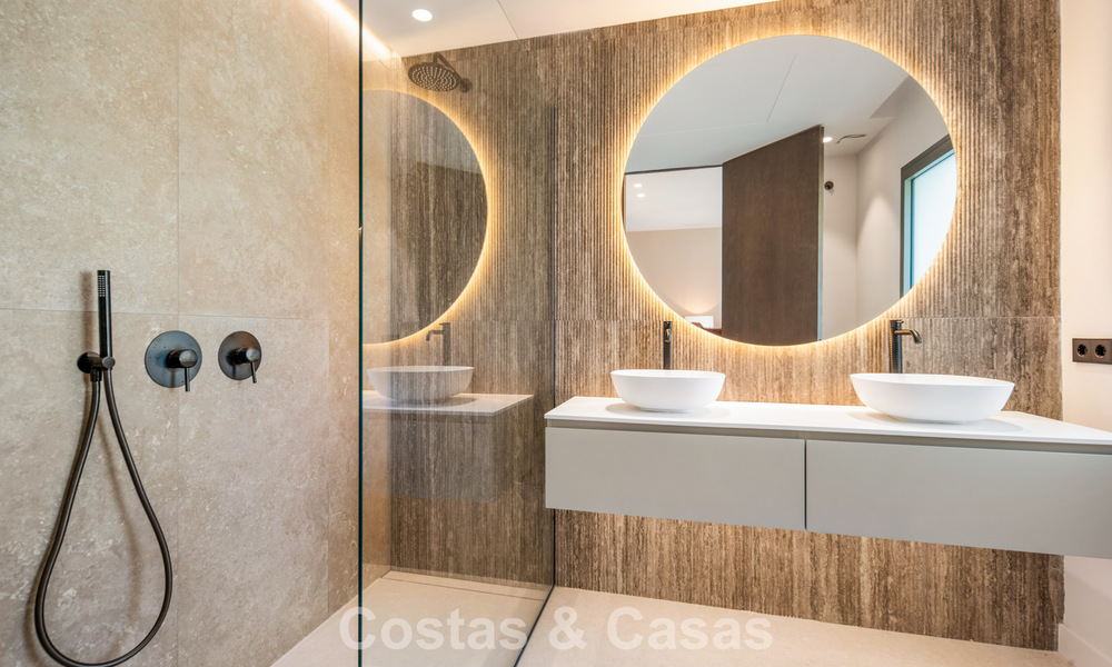 Moderne mediterrane luxevilla te koop in een afgeschermde community in Marbella - Benahavis 800432