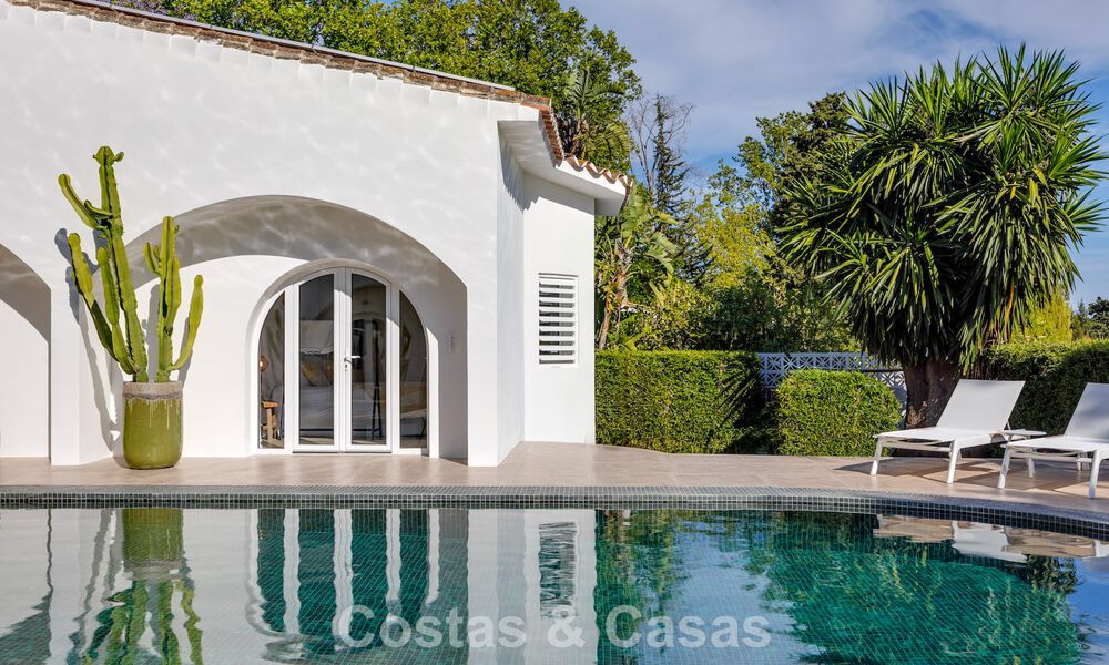 Mediterraanse, gelijkvloerse luxevilla te koop direct aan de golfbaan in Guadalmina, Marbella 800572