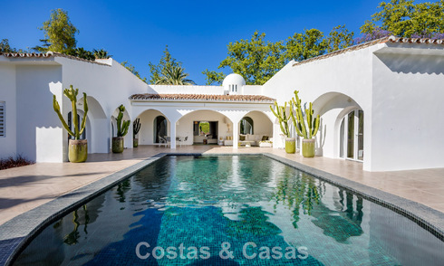 Mediterraanse, gelijkvloerse luxevilla te koop direct aan de golfbaan in Guadalmina, Marbella 800574