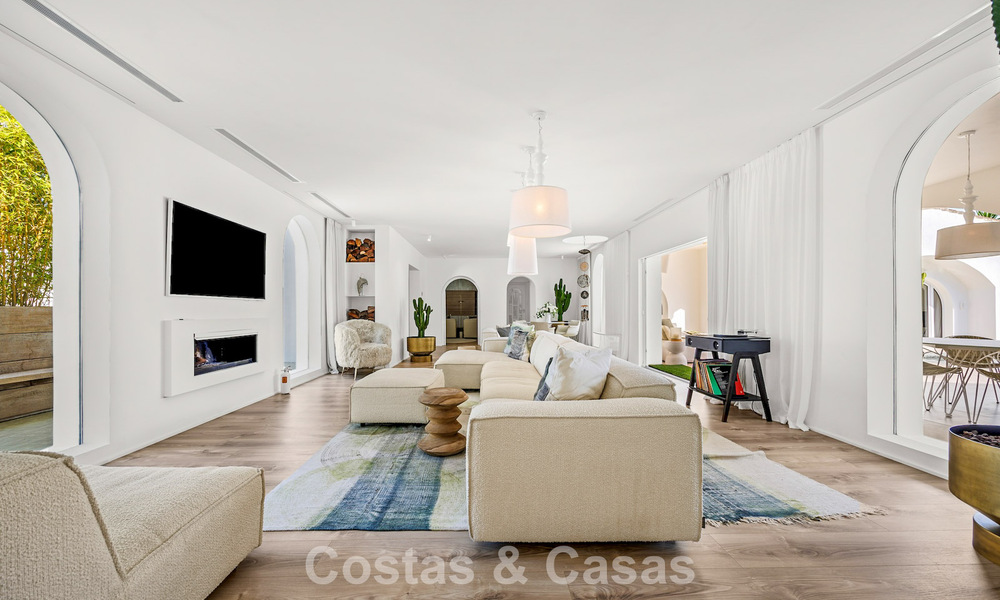 Mediterraanse, gelijkvloerse luxevilla te koop direct aan de golfbaan in Guadalmina, Marbella 800575