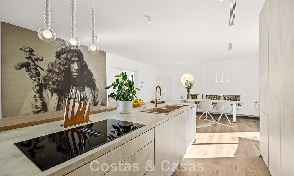 Mediterraanse, gelijkvloerse luxevilla te koop direct aan de golfbaan in Guadalmina, Marbella 800578