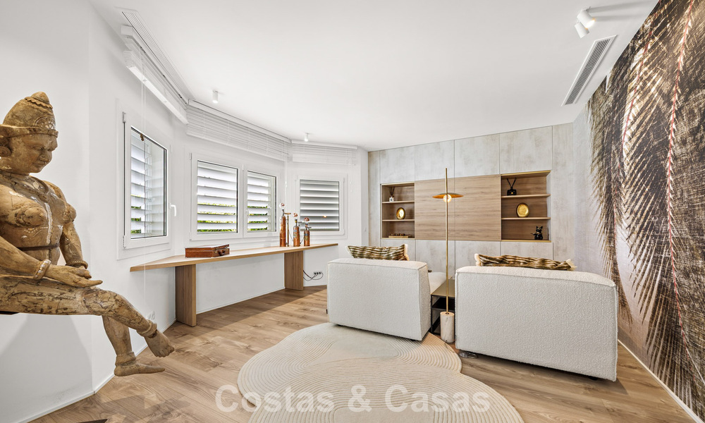 Mediterraanse, gelijkvloerse luxevilla te koop direct aan de golfbaan in Guadalmina, Marbella 800585
