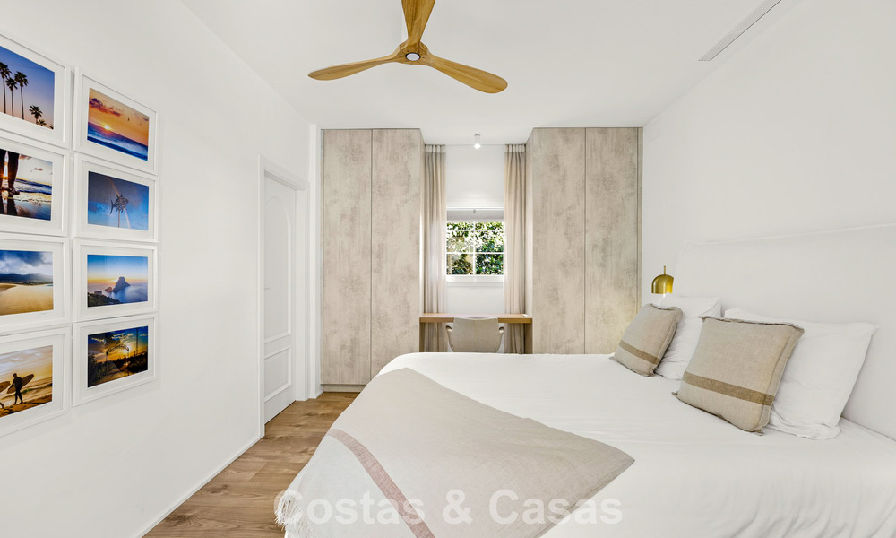 Mediterraanse, gelijkvloerse luxevilla te koop direct aan de golfbaan in Guadalmina, Marbella 800591